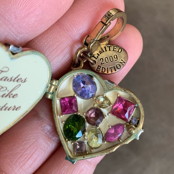 Retired Juicy Couture 2009 Limited Edition Valentine Box of Chocolates Charm - Picture 3 of 13